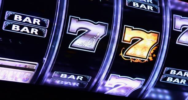lagunabet slot Microgaming slot interface showing reel layout and paytable
